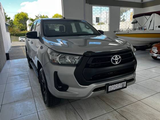TOYOTA HILUX 2.8 D-4D TURBO DIESEL CD SR 4X4 AUTOMÁTICO